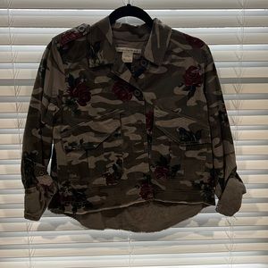 Camo crop top jacket with roses